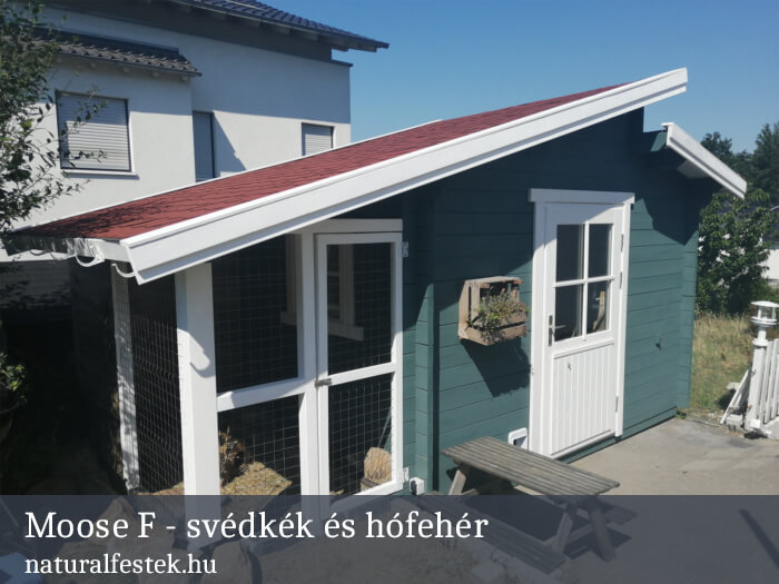 Moose F svédkék és hófehér fafestékkel festett faház